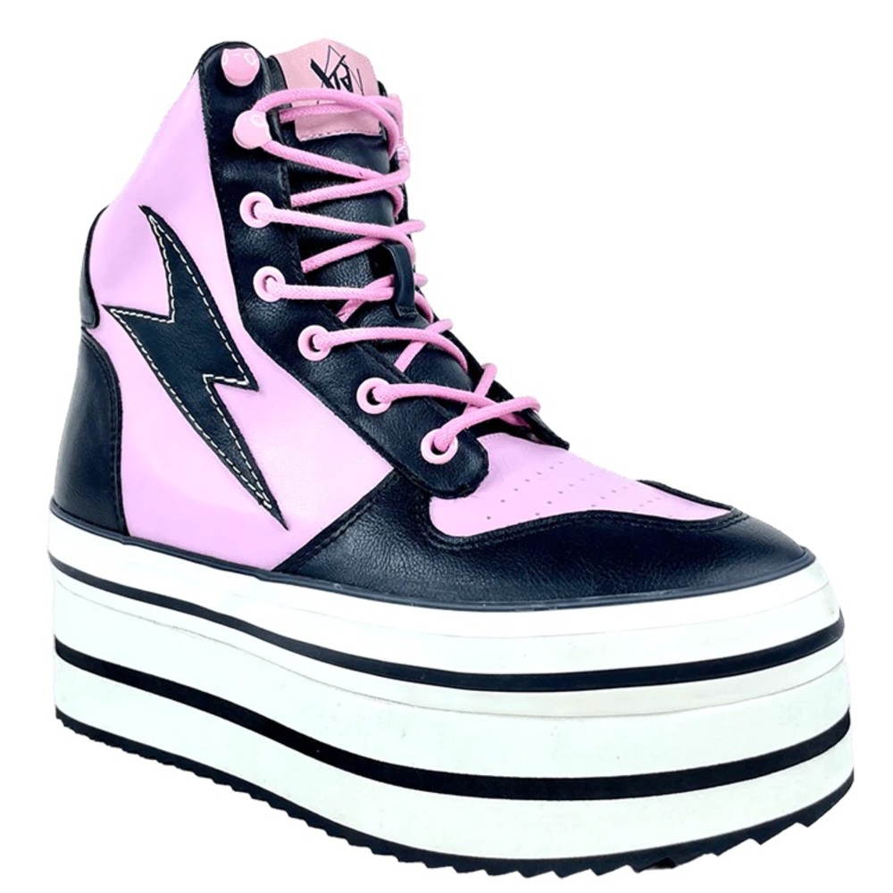 YRU pink & black platform sneakers !! 💗✨